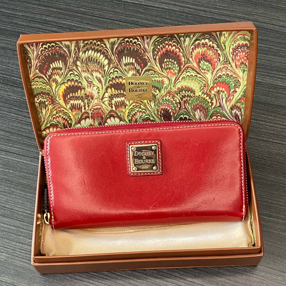Dooney & Bourke vintage zip wallet Red